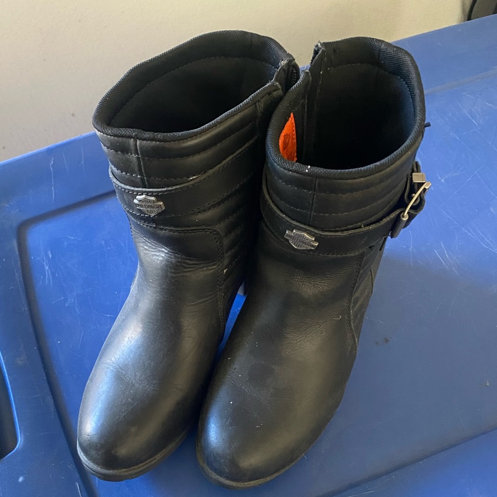 Black leather Harley Davidson boots